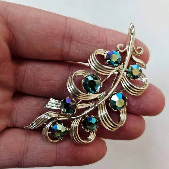 Lisner Silver Tone crystal Rhinestone Leaf Brooch Pin Marked - Picture 6 of 9